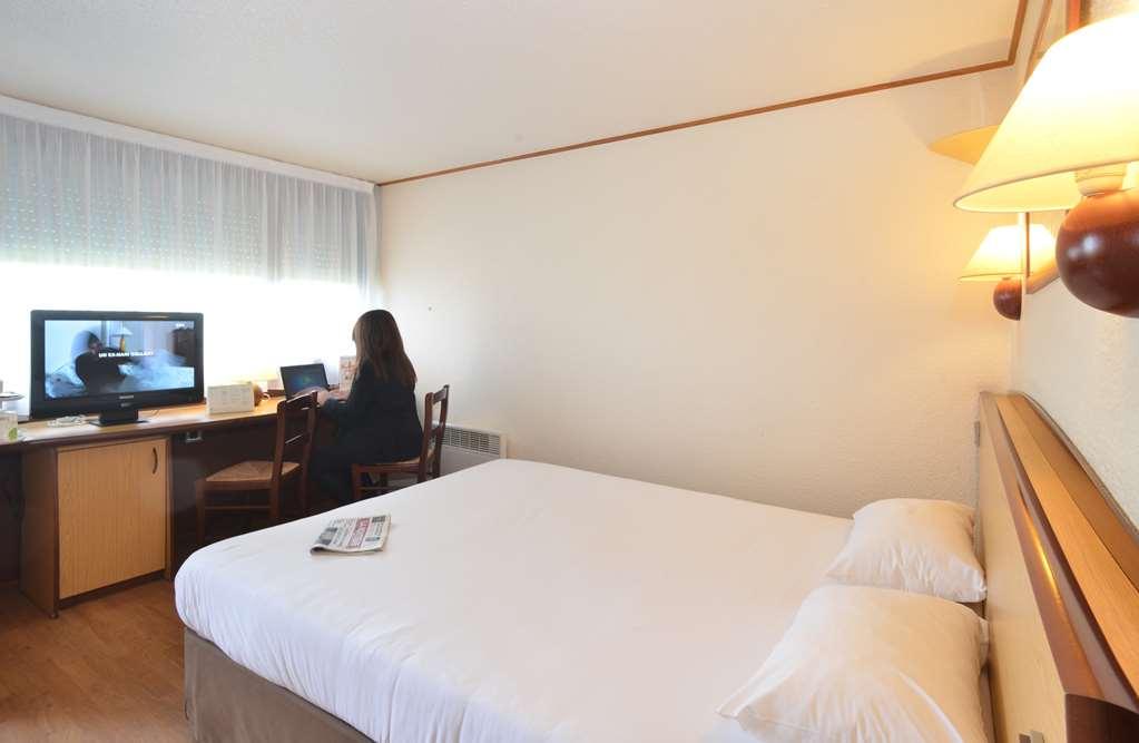Campanile Brive-La-Gaillarde Ouest Hotel Room photo